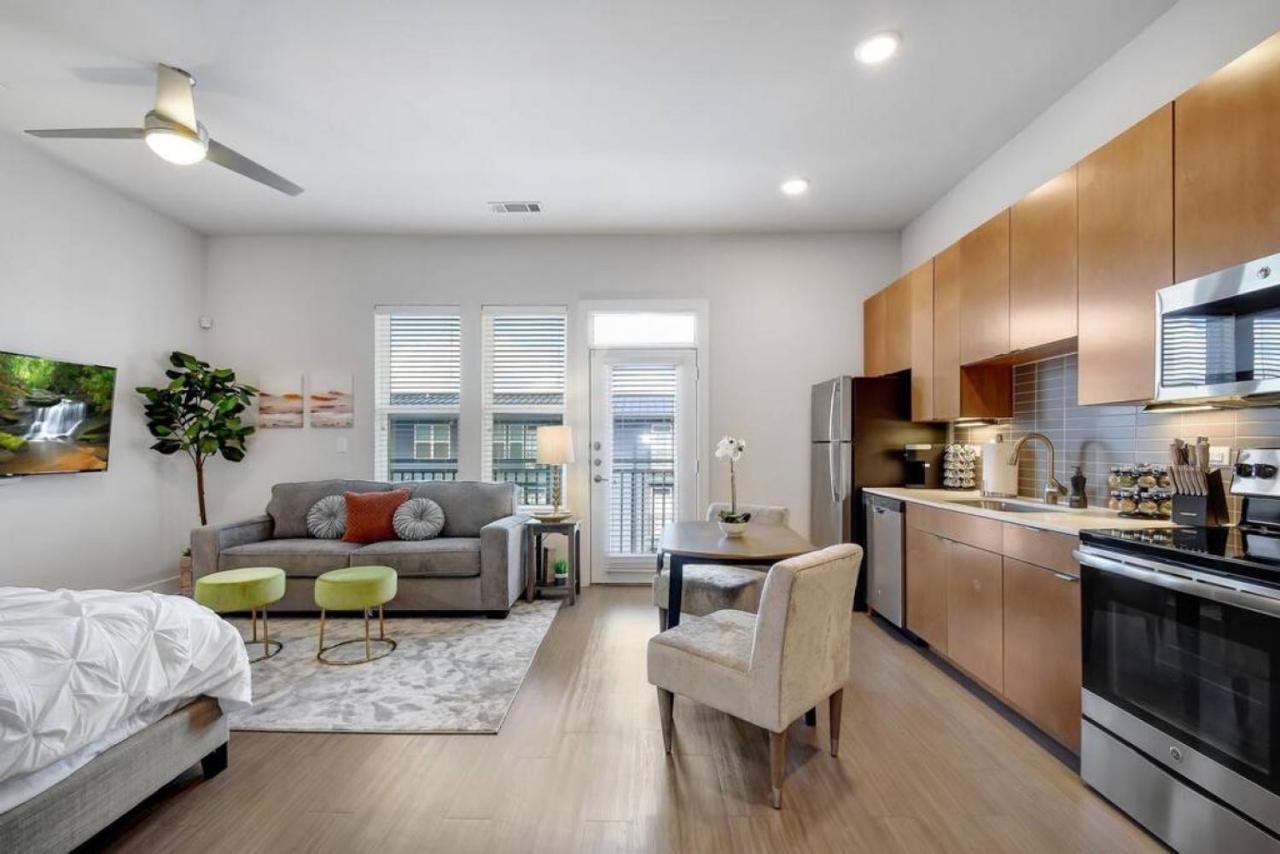 Elegant Modern Mins From Riverwalk Apartment *
