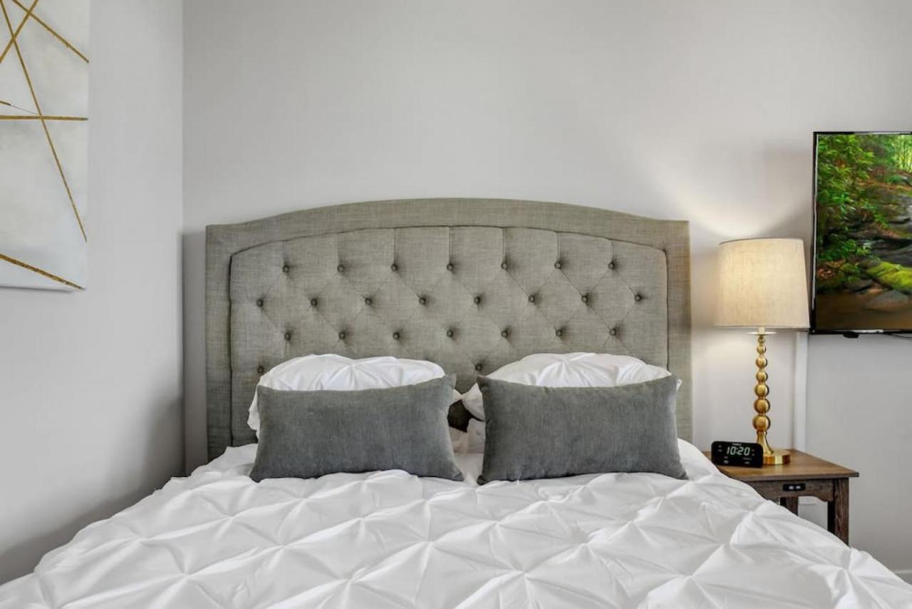 Elegant Modern Mins From Riverwalk