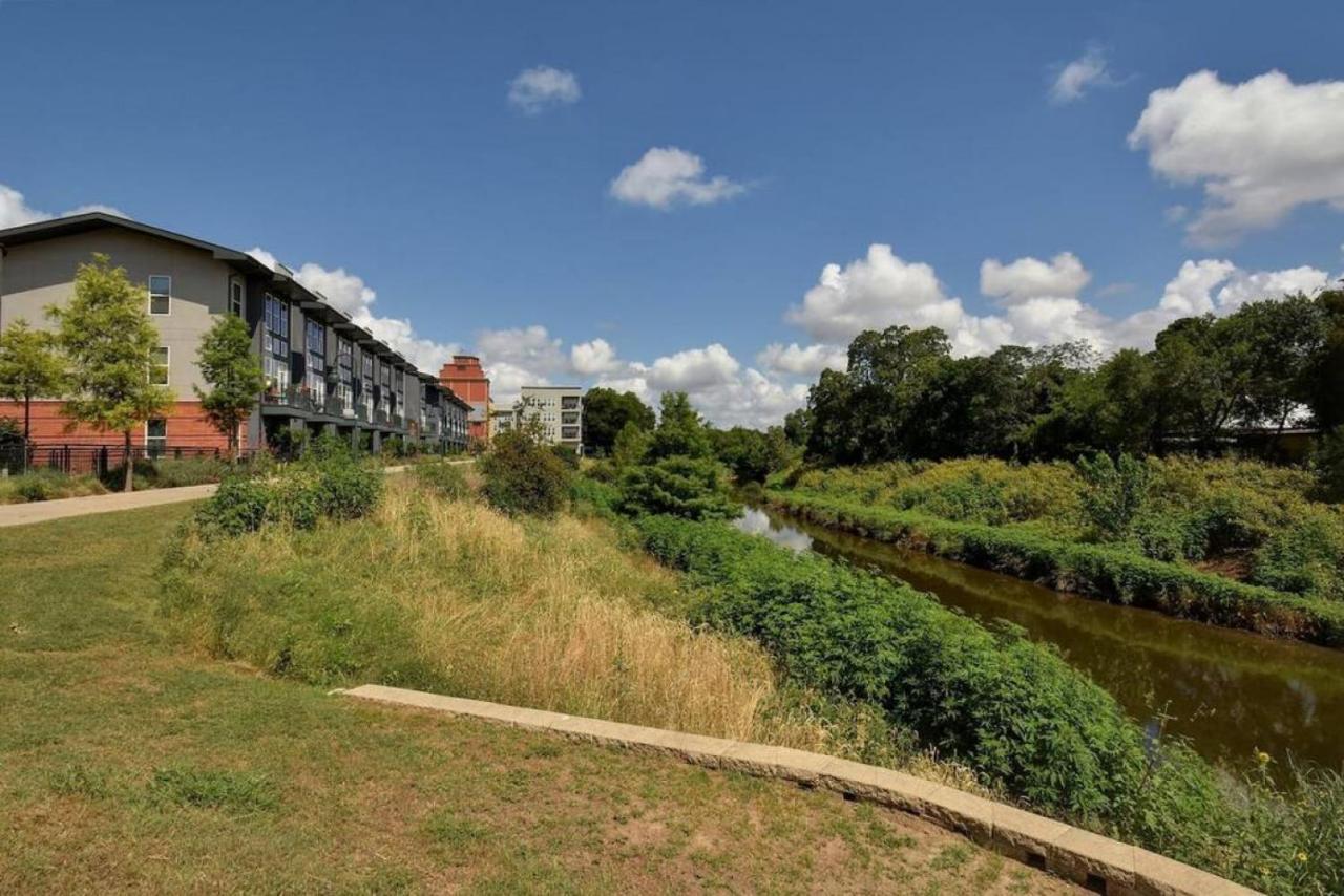 Elegant Modern Mins From Riverwalk Apartment *