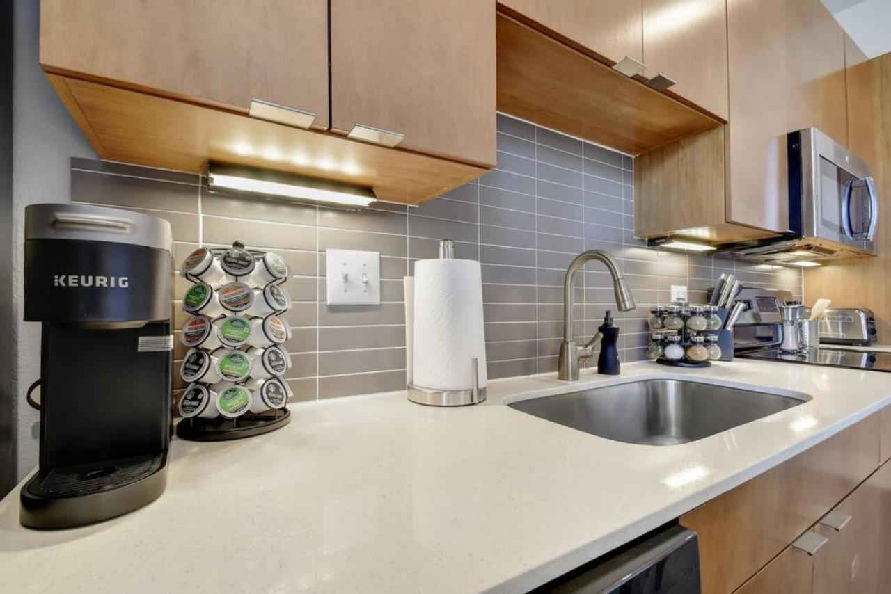 Elegant Modern Mins From Riverwalk Apartment San Antonio