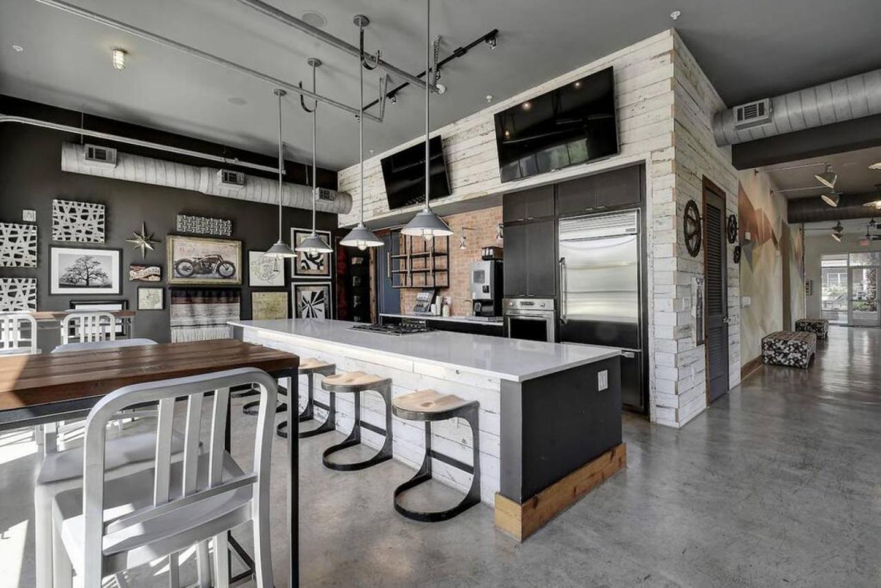 Elegant Modern Mins From Riverwalk Apartment