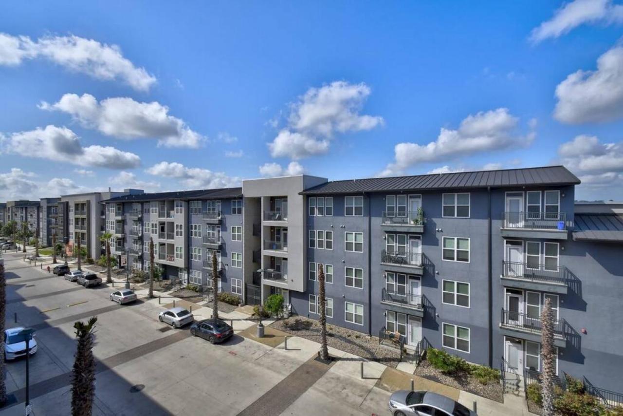 Elegant Modern Mins From Riverwalk *