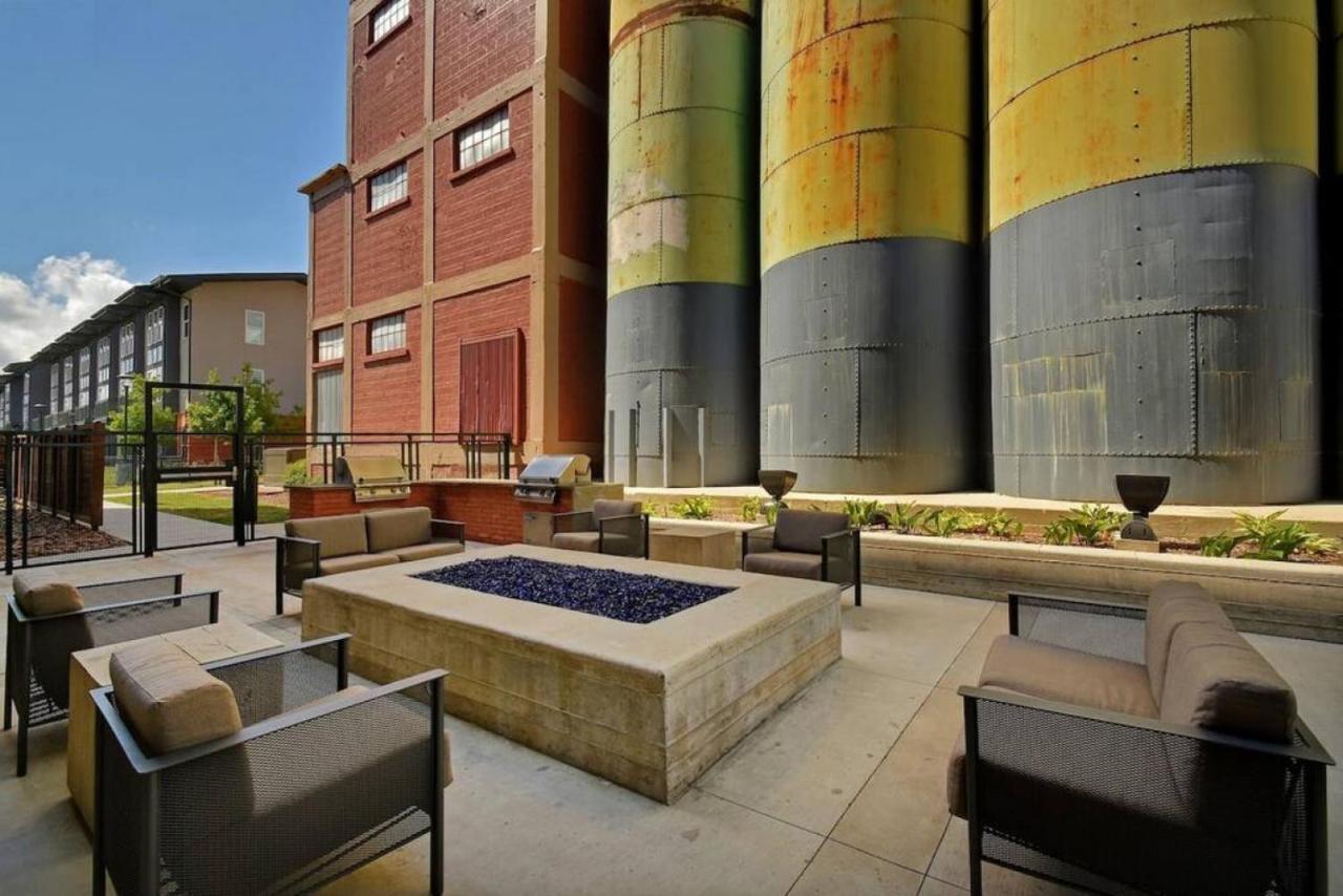 Elegant Modern Mins From Riverwalk Apartment *